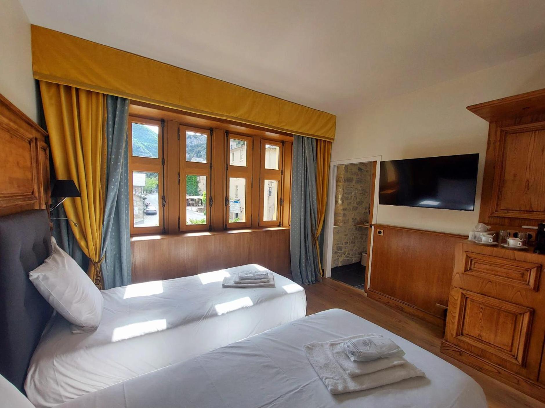 Hotel Hotel-restaurant Le Manoir De Montesquiou 3*